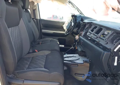 2018 Toyota Tundra Sr5 5.7L V8 z USA, uszkodzony, nr VIN 5TFRY5F18JX241097